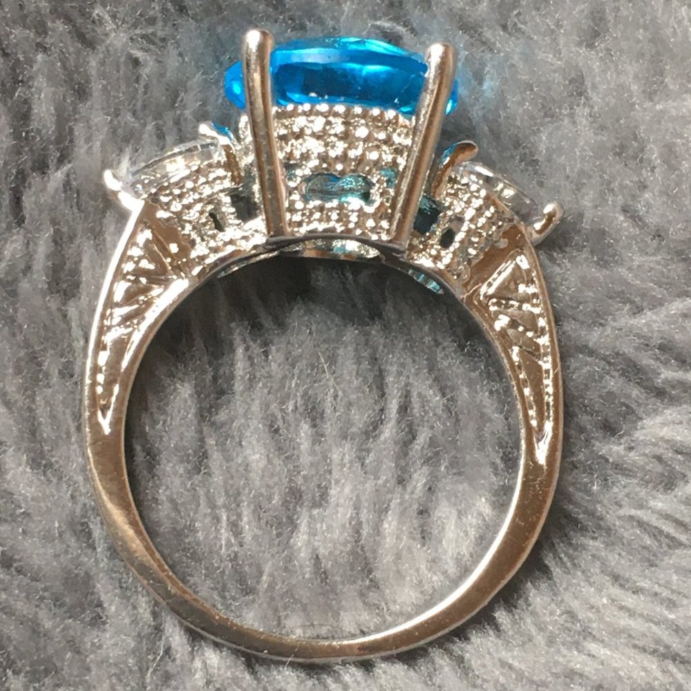 Fashion Design White Gold Zircon Ring - Picture 2 of 4